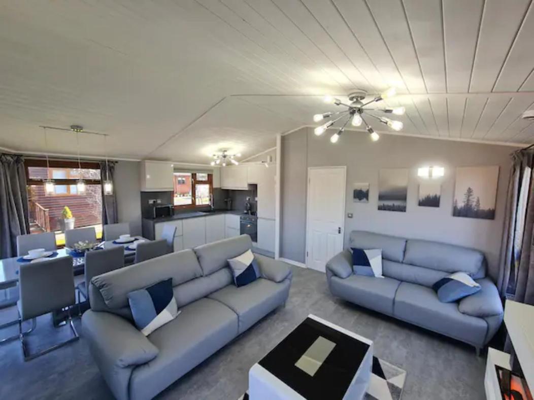 4 Bed Luxury Lodge With Hot Tub Near Lake District Warton Экстерьер фото