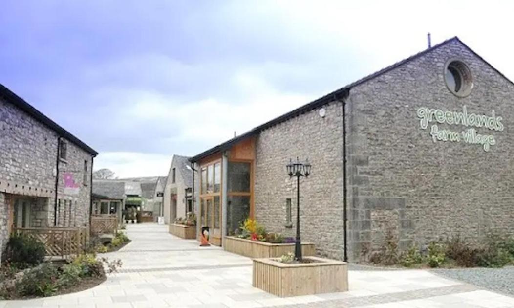 4 Bed Luxury Lodge With Hot Tub Near Lake District Warton Экстерьер фото