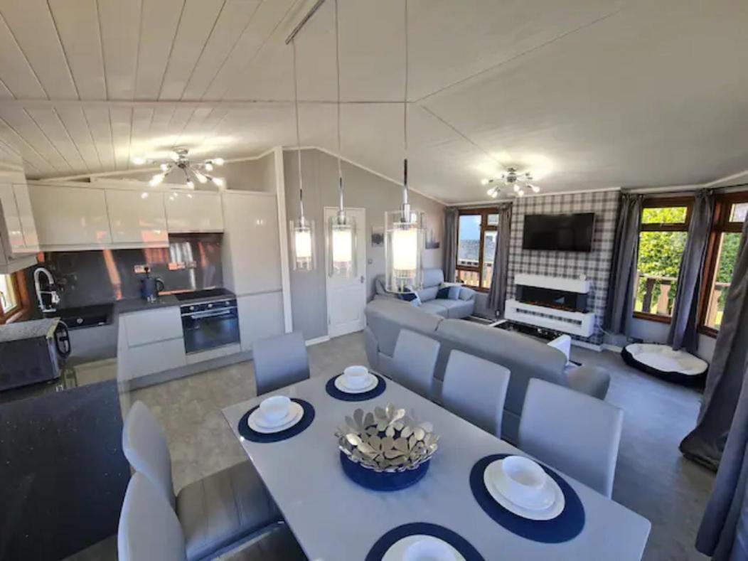 4 Bed Luxury Lodge With Hot Tub Near Lake District Warton Экстерьер фото