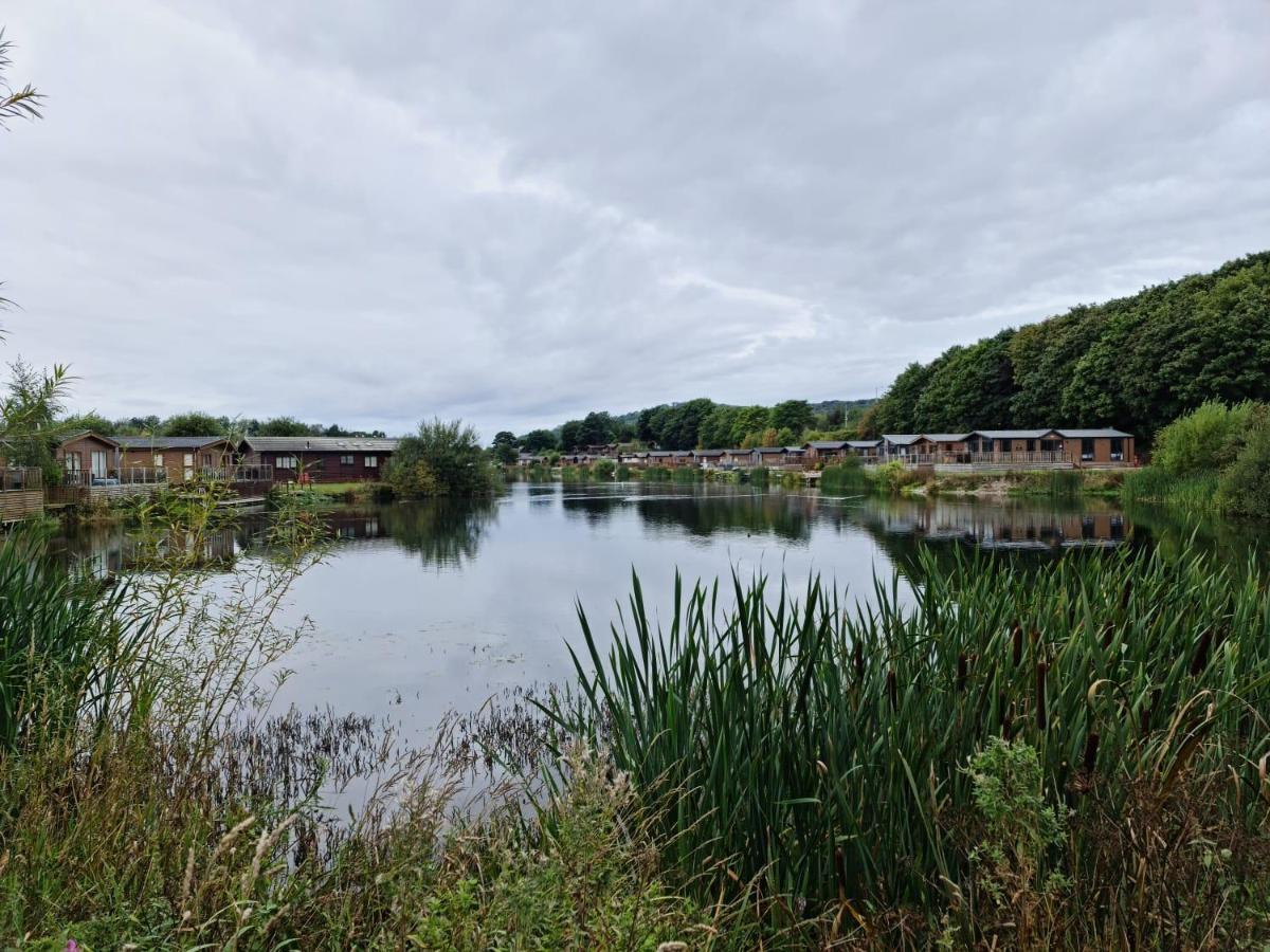 4 Bed Luxury Lodge With Hot Tub Near Lake District Warton Экстерьер фото