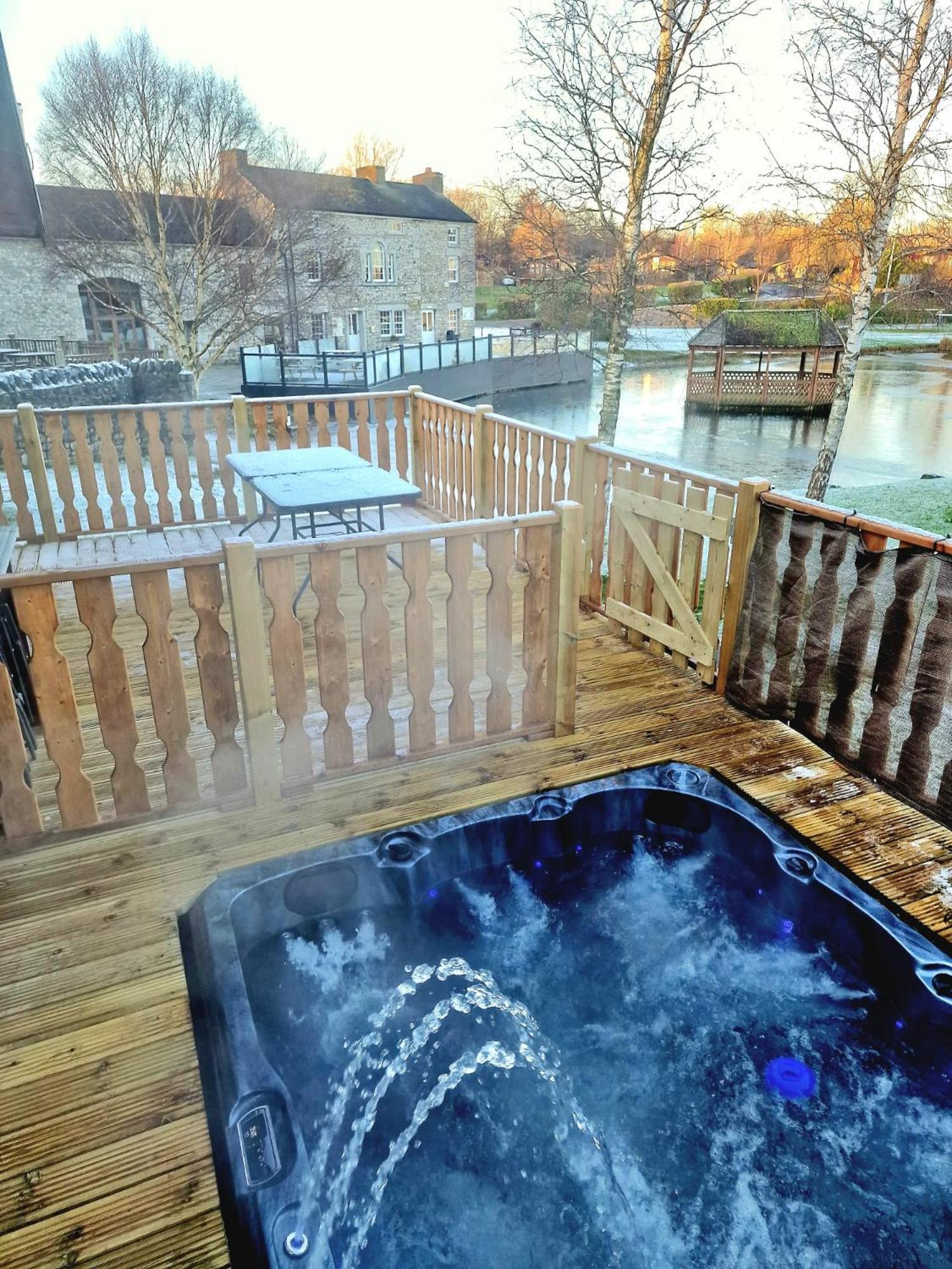 4 Bed Luxury Lodge With Hot Tub Near Lake District Warton Экстерьер фото